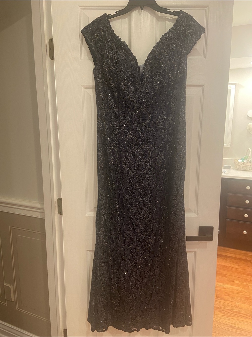 Elegant Black Lace Evening Dress with V-Neck